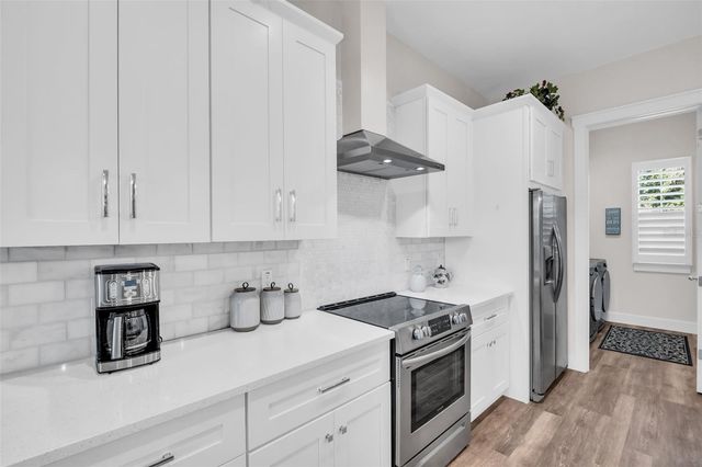 9840 W BAY STREET, Seminole, FL 33776