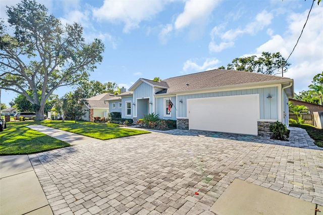 9840 W BAY STREET, Seminole, FL 33776