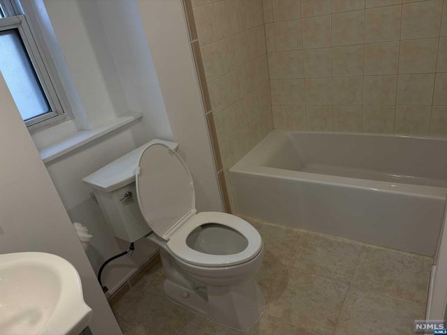 225 Day Avenue 1, Cliffside Park, NJ 07010