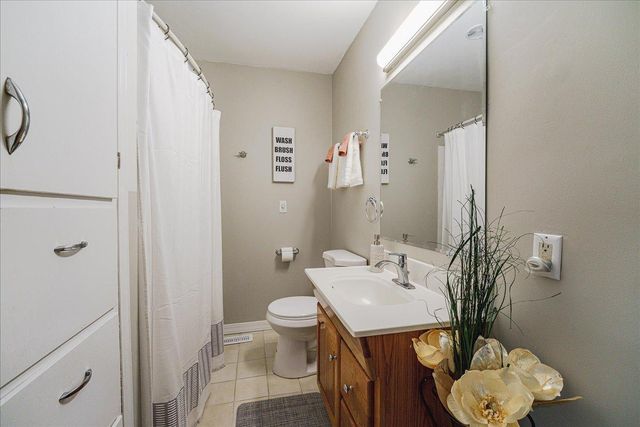 107 Lincoln Avenue N, New Prague, MN 56071