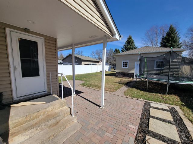 107 Lincoln Avenue N, New Prague, MN 56071