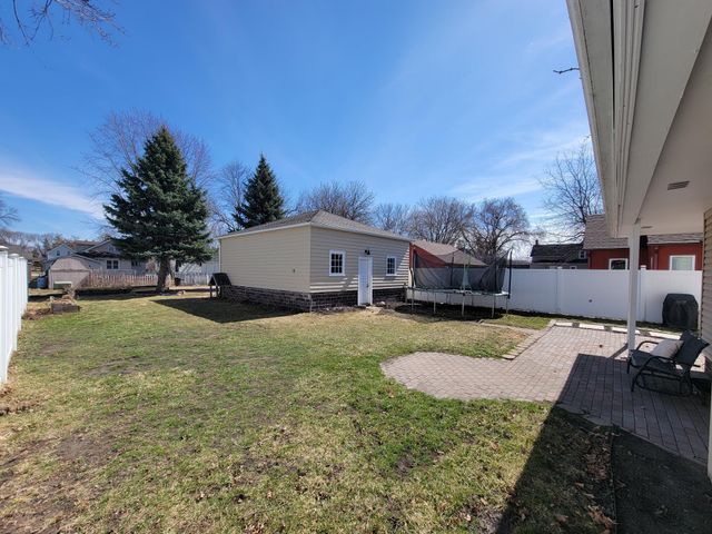 107 Lincoln Avenue N, New Prague, MN 56071