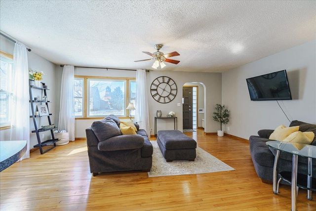 107 Lincoln Avenue N, New Prague, MN 56071