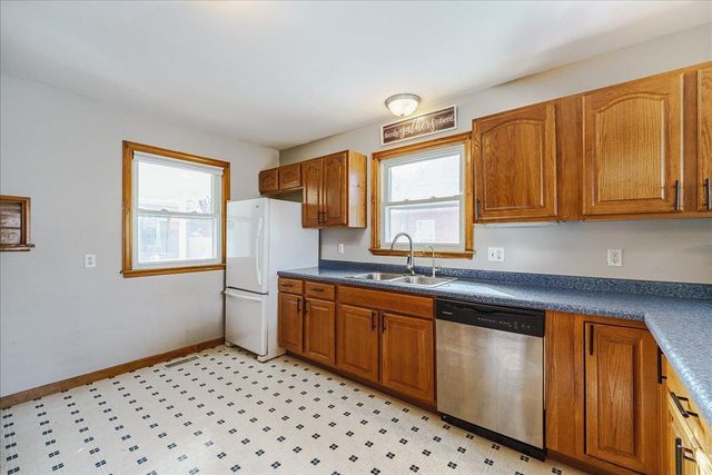 107 Lincoln Avenue N, New Prague, MN 56071