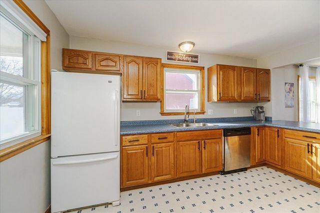 107 Lincoln Avenue N, New Prague, MN 56071