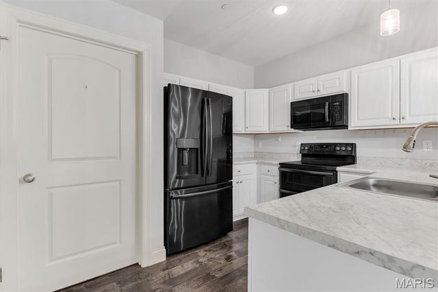 6401 Brookfield Court 102, Unincorporated, MO 63129