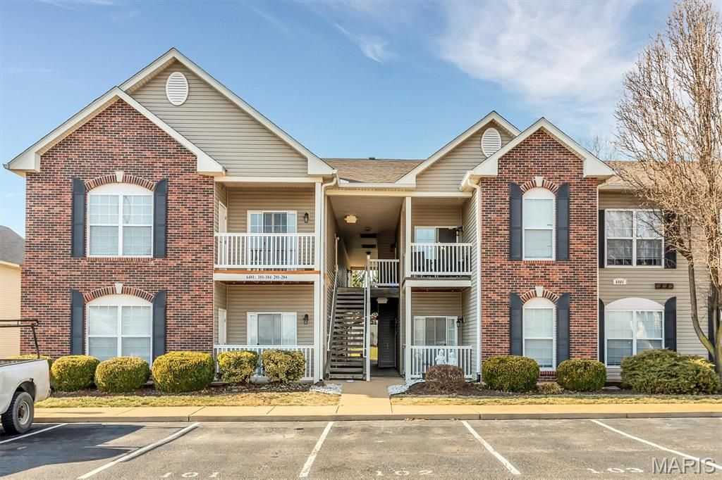 6401 Brookfield Court 102, Unincorporated, MO 63129