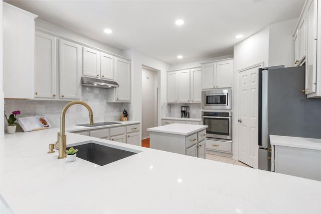 11817 Lake Stone DR, Austin, TX 78738