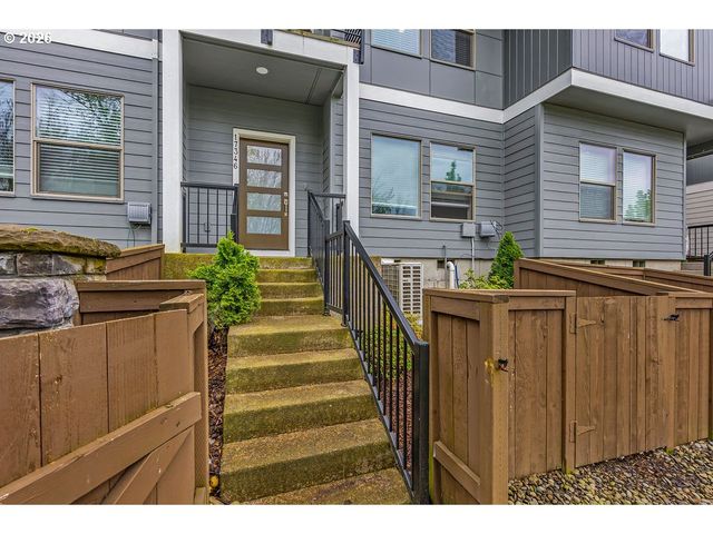 17346 Se CROSSROADS Ave, Damascus, OR 97089