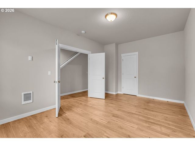 17346 Se CROSSROADS Ave, Damascus, OR 97089