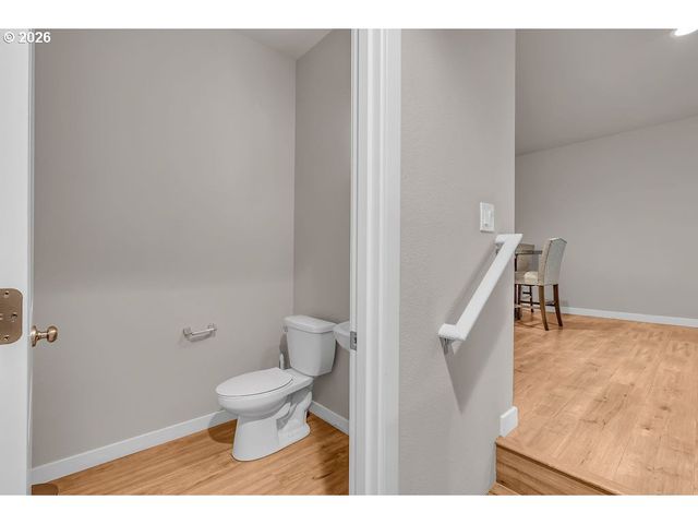 17346 Se CROSSROADS Ave, Damascus, OR 97089