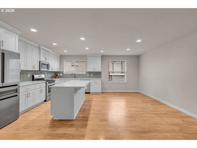 17346 Se CROSSROADS Ave, Damascus, OR 97089