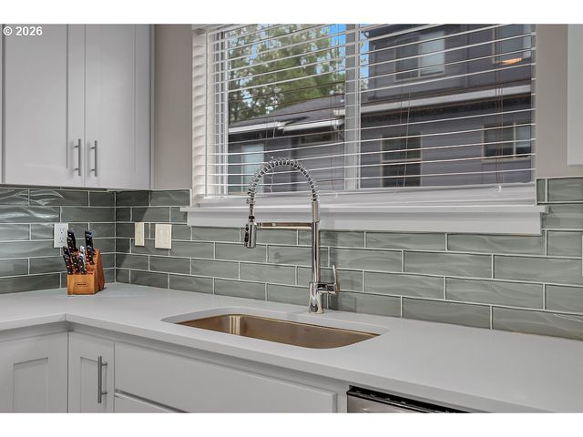 17346 Se CROSSROADS Ave, Damascus, OR 97089