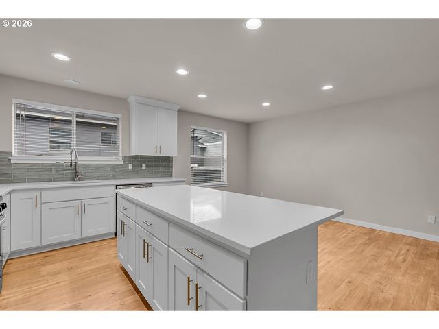 17346 Se CROSSROADS Ave, Damascus, OR 97089