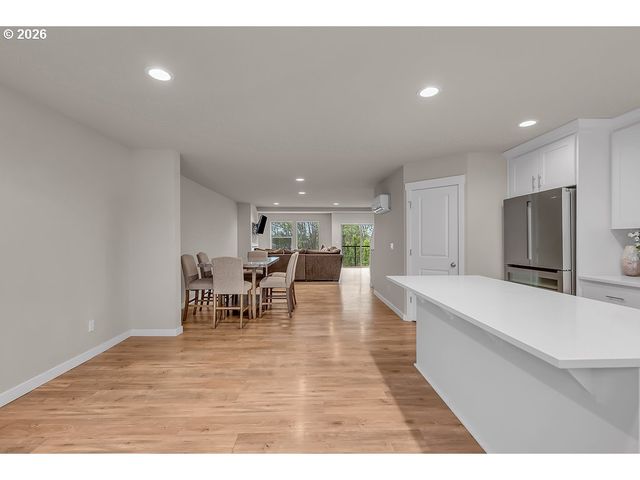 17346 Se CROSSROADS Ave, Damascus, OR 97089