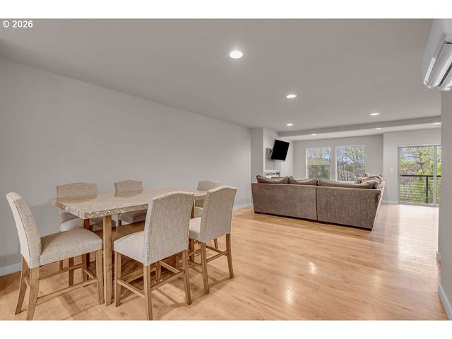 17346 Se CROSSROADS Ave, Damascus, OR 97089