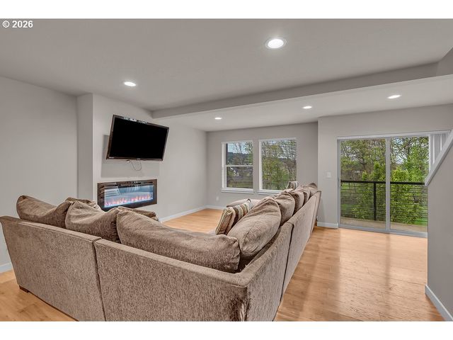 17346 Se CROSSROADS Ave, Damascus, OR 97089