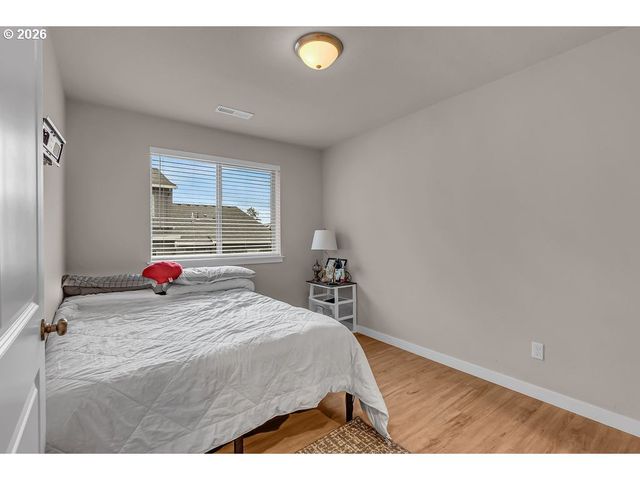 17346 Se CROSSROADS Ave, Damascus, OR 97089