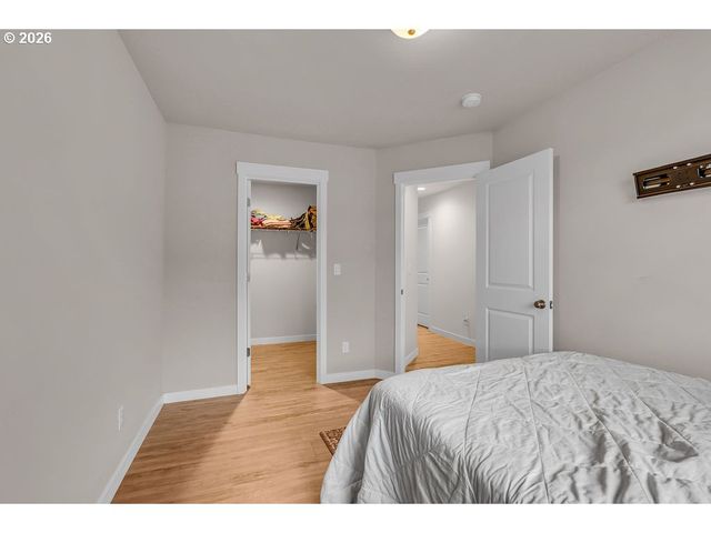 17346 Se CROSSROADS Ave, Damascus, OR 97089