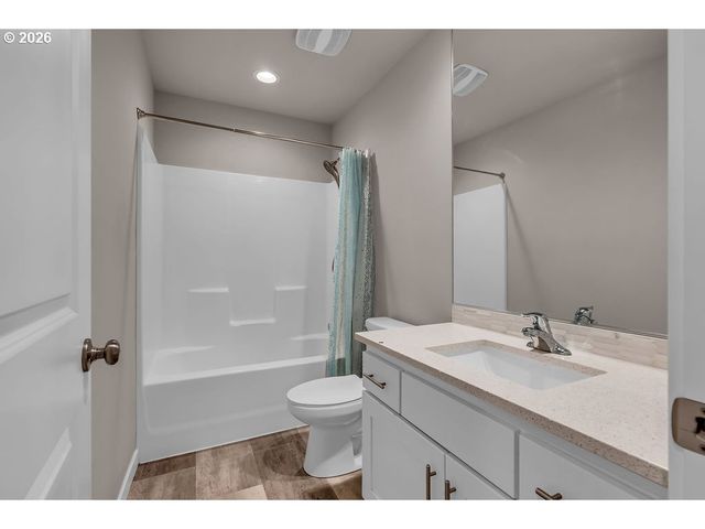 17346 Se CROSSROADS Ave, Damascus, OR 97089