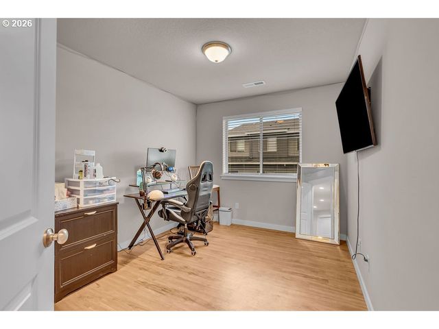 17346 Se CROSSROADS Ave, Damascus, OR 97089