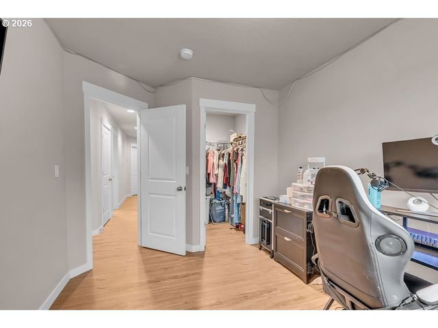 17346 Se CROSSROADS Ave, Damascus, OR 97089