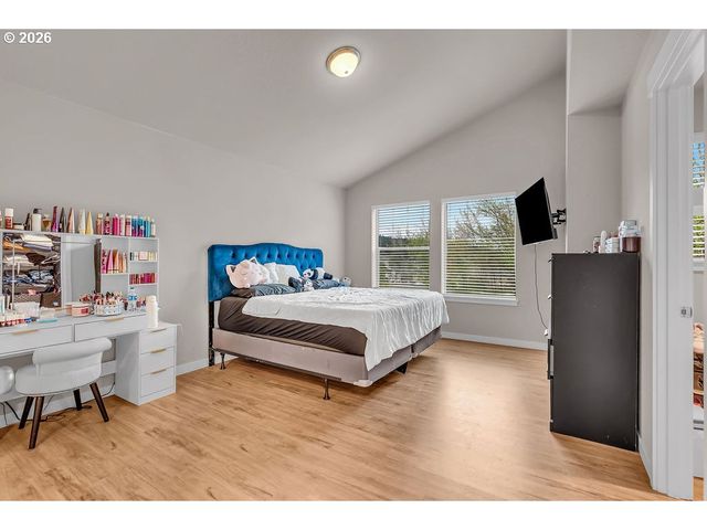 17346 Se CROSSROADS Ave, Damascus, OR 97089