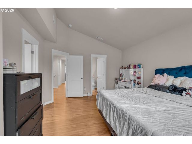 17346 Se CROSSROADS Ave, Damascus, OR 97089