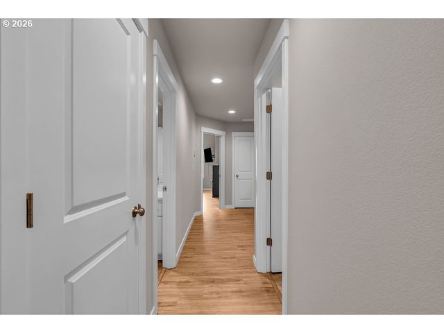 17346 Se CROSSROADS Ave, Damascus, OR 97089