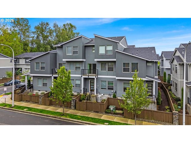 17346 Se CROSSROADS Ave, Damascus, OR 97089