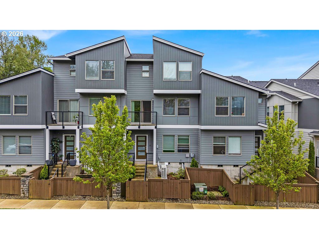 17346 Se CROSSROADS Ave, Damascus, OR 97089