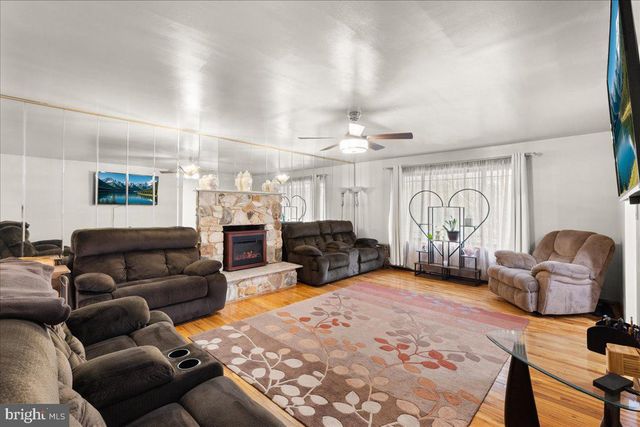 1050 PENNSYLVANIA AVE, Franklinville, NJ 08322
