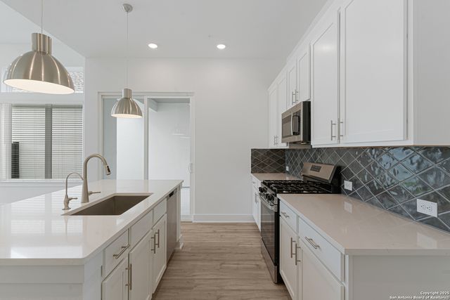 10011 UNIVERSITY WAY, San Antonio, TX 78224