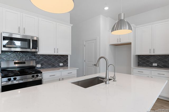 10011 UNIVERSITY WAY, San Antonio, TX 78224