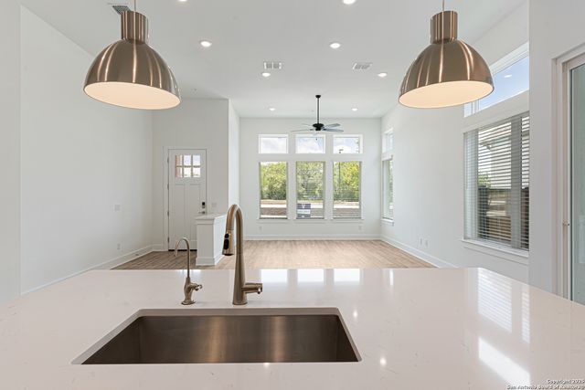 10011 UNIVERSITY WAY, San Antonio, TX 78224