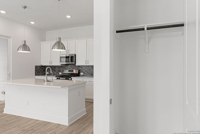 10011 UNIVERSITY WAY, San Antonio, TX 78224