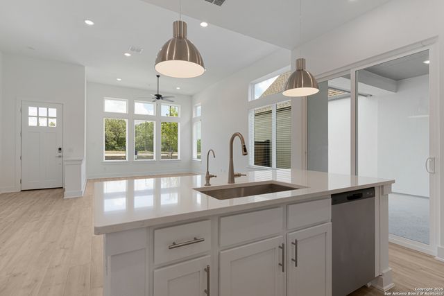 10011 UNIVERSITY WAY, San Antonio, TX 78224