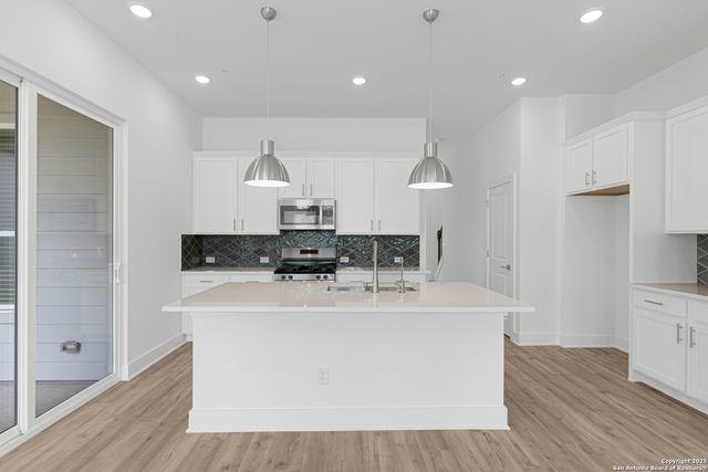 10011 UNIVERSITY WAY, San Antonio, TX 78224