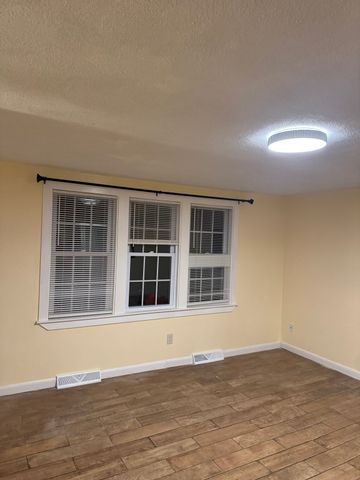 1 Sunnybrook Ln, Canton, MA 02021