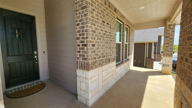 2221 Redwing Drive, Denton, TX 76205