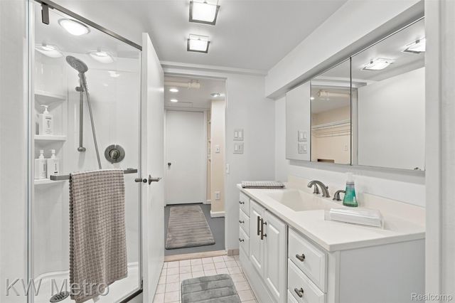 1526 W Houstonia Avenue, Royal Oak, MI 48073