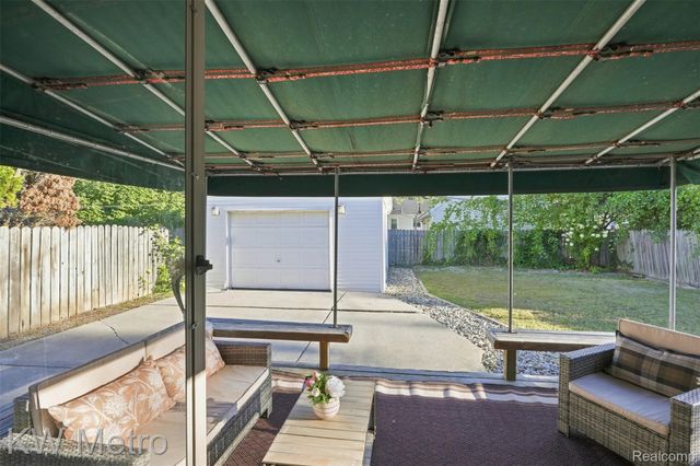 1526 W Houstonia Avenue, Royal Oak, MI 48073