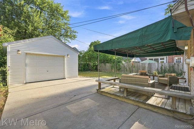 1526 W Houstonia Avenue, Royal Oak, MI 48073