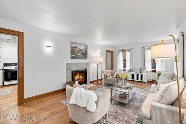 1526 W Houstonia Avenue, Royal Oak, MI 48073