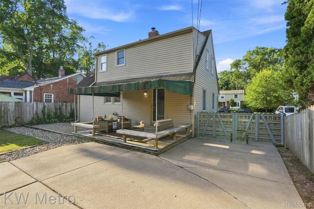 1526 W Houstonia Avenue, Royal Oak, MI 48073