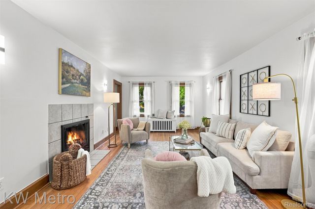 1526 W Houstonia Avenue, Royal Oak, MI 48073