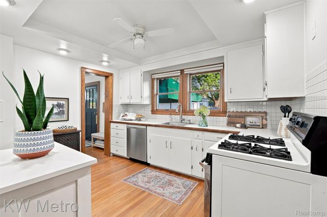 1526 W Houstonia Avenue, Royal Oak, MI 48073