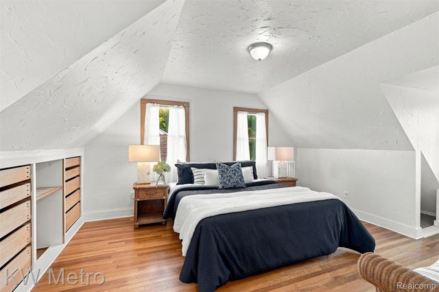 1526 W Houstonia Avenue, Royal Oak, MI 48073