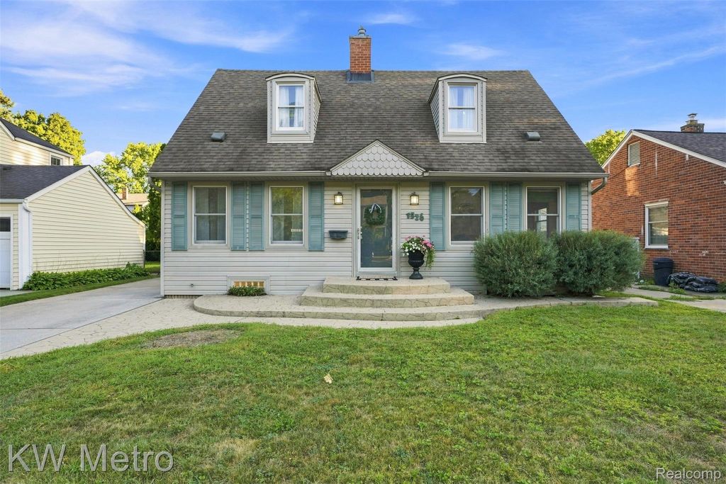 1526 W Houstonia Avenue, Royal Oak, MI 48073