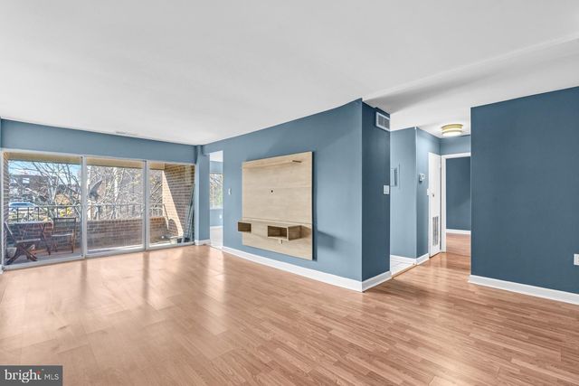 422 GIRARD ST #144, Gaithersburg, MD 20877